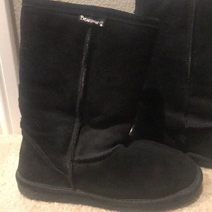 Gently worn size 8 black boots